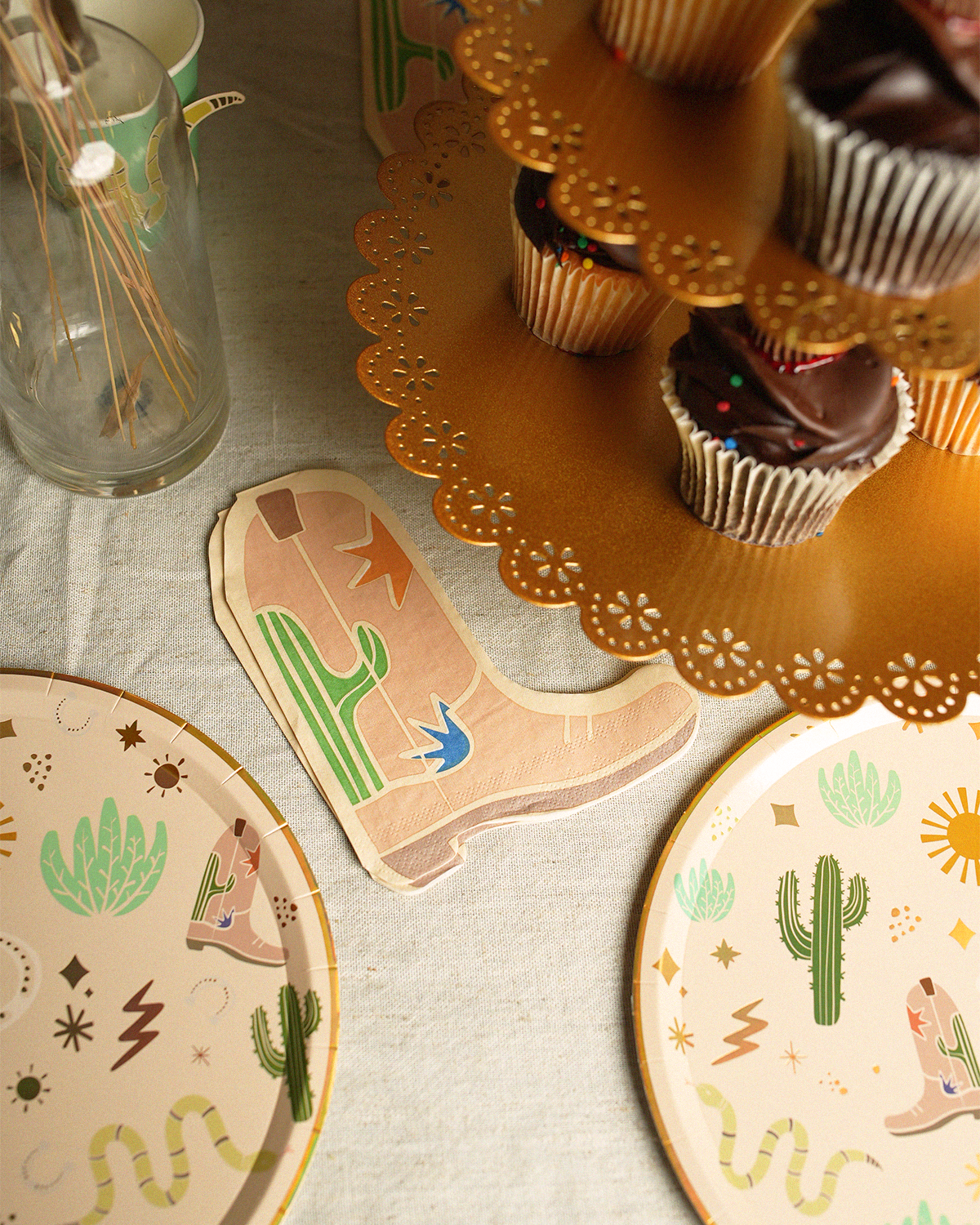 Western Cowboy Paper Plates – Boots, Cactus & Snake Catcher Design (12-Pack)